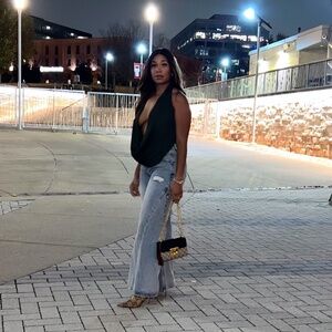 Meet your Posher, Naomi